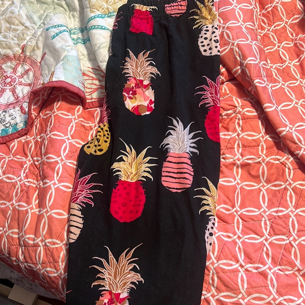 Never worn Pineapple print buttery soft leggings